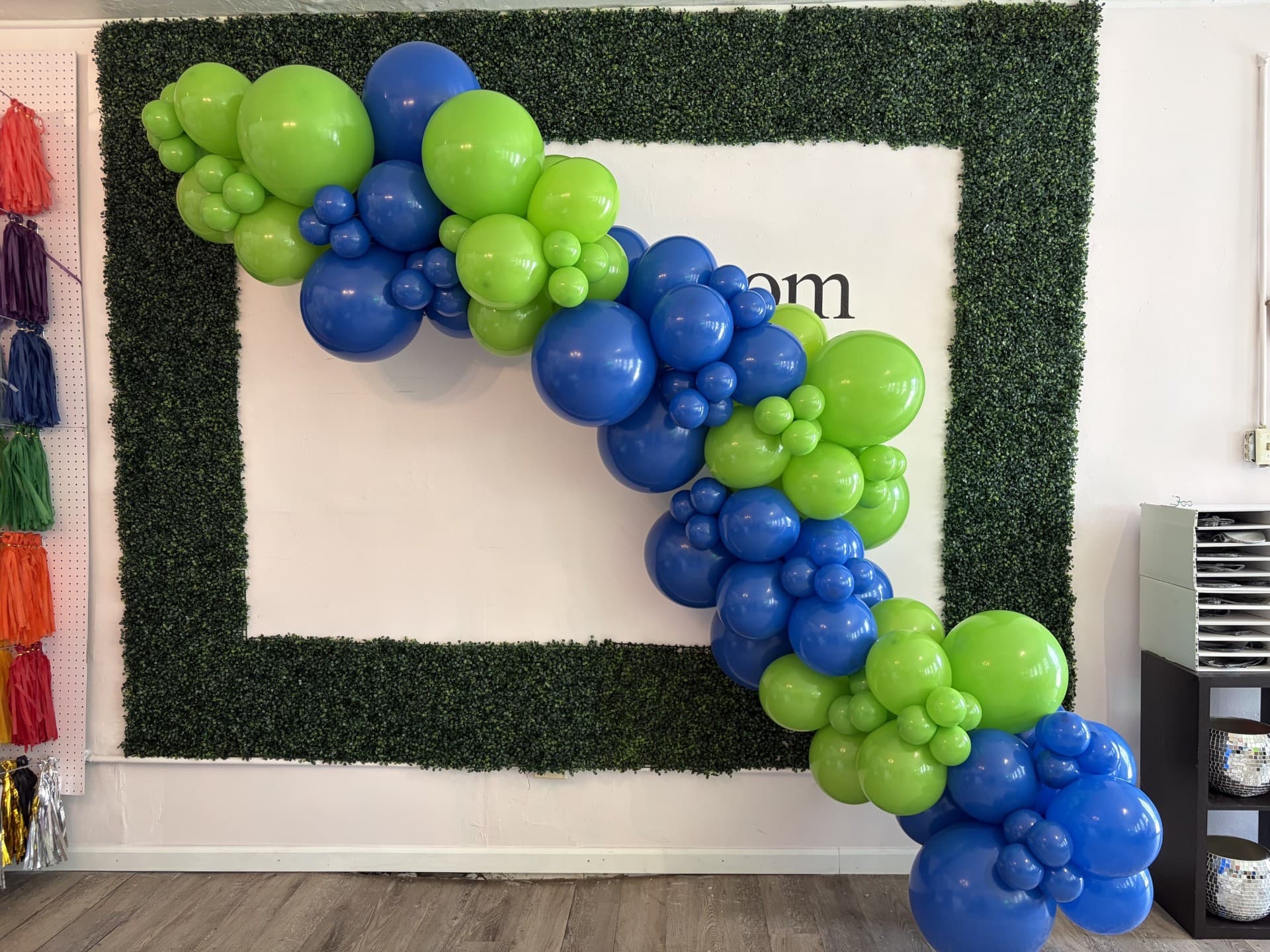 Installed Balloon Garland β 15 ft